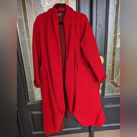 Vivien Shyu Red Duster - Picture 1 of 4